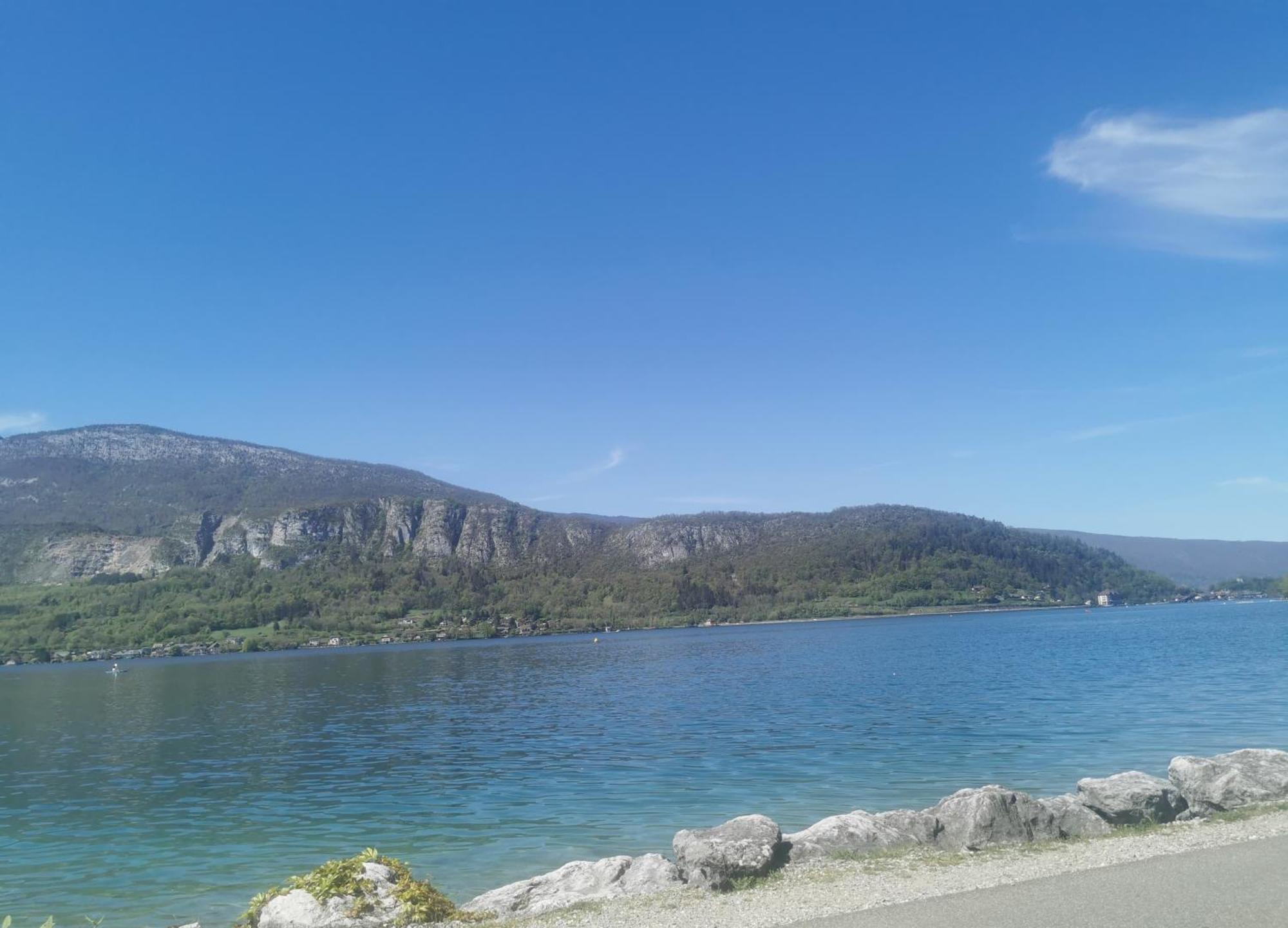 Charmant Appartement A 1 Minute Du Lac Анси Экстерьер фото